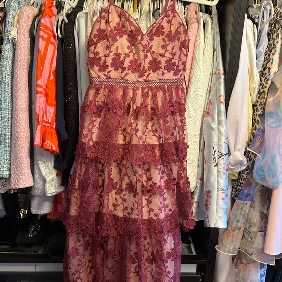 NWT Lace tiered Endless Rose Dress - Picture 1 of 6